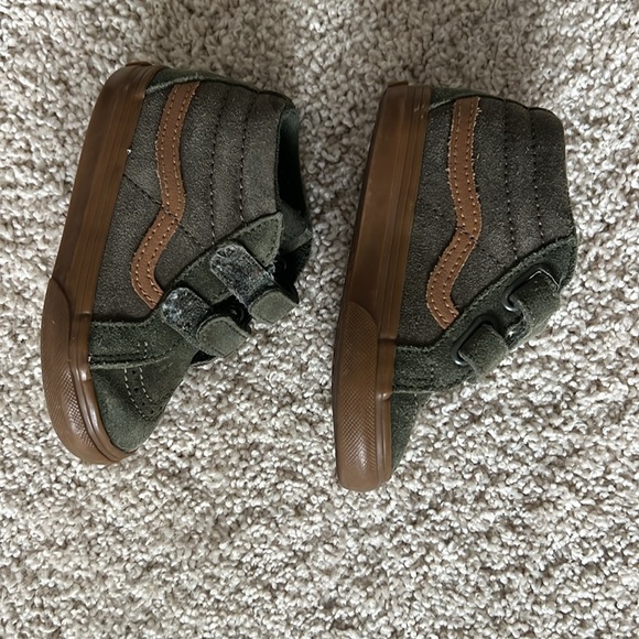 Vans - Picture 3 of 7